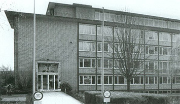 Altes Schwarz-Weiß-Foto des damaligen Gebäudes der Bundesschuldenverwaltung